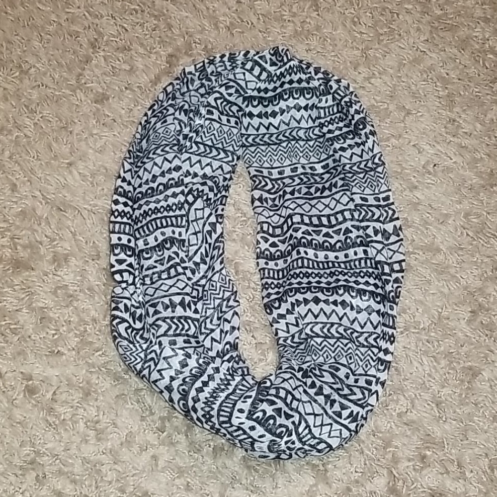 No Boundaries Loop Scarf